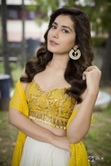 Rashi Khanna New Stills